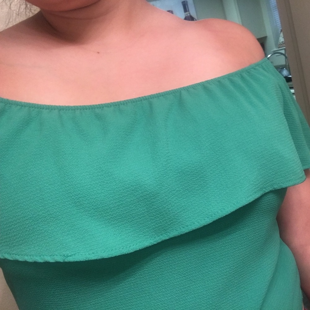 SAlE✨✨ Agaci green off shoulder crop top