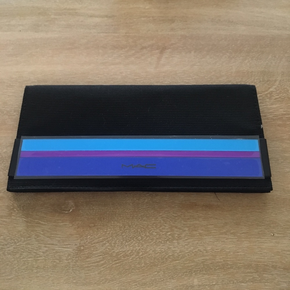 MAC brush holder