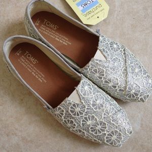 TOMS Classic Silver Crochet Glitter shoes 6Wmn