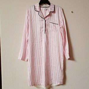 Jaclyn Smith night gown