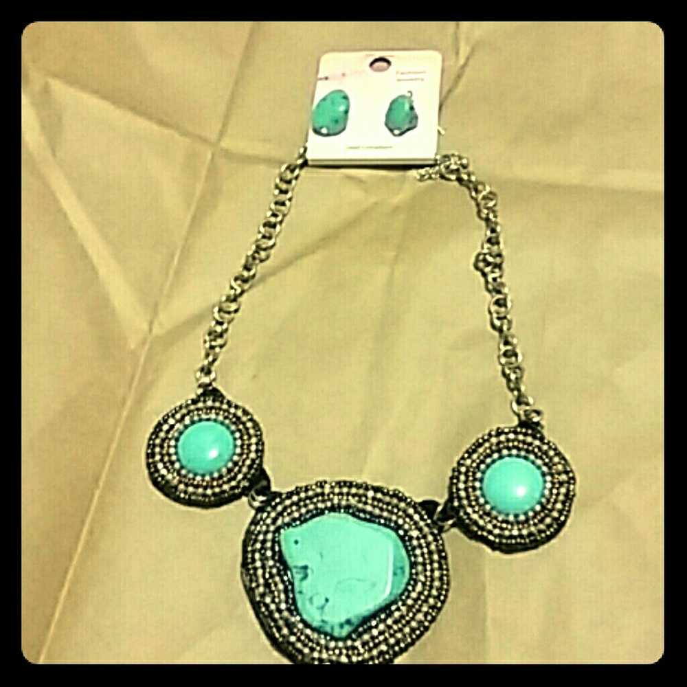 Necklace and earrings set