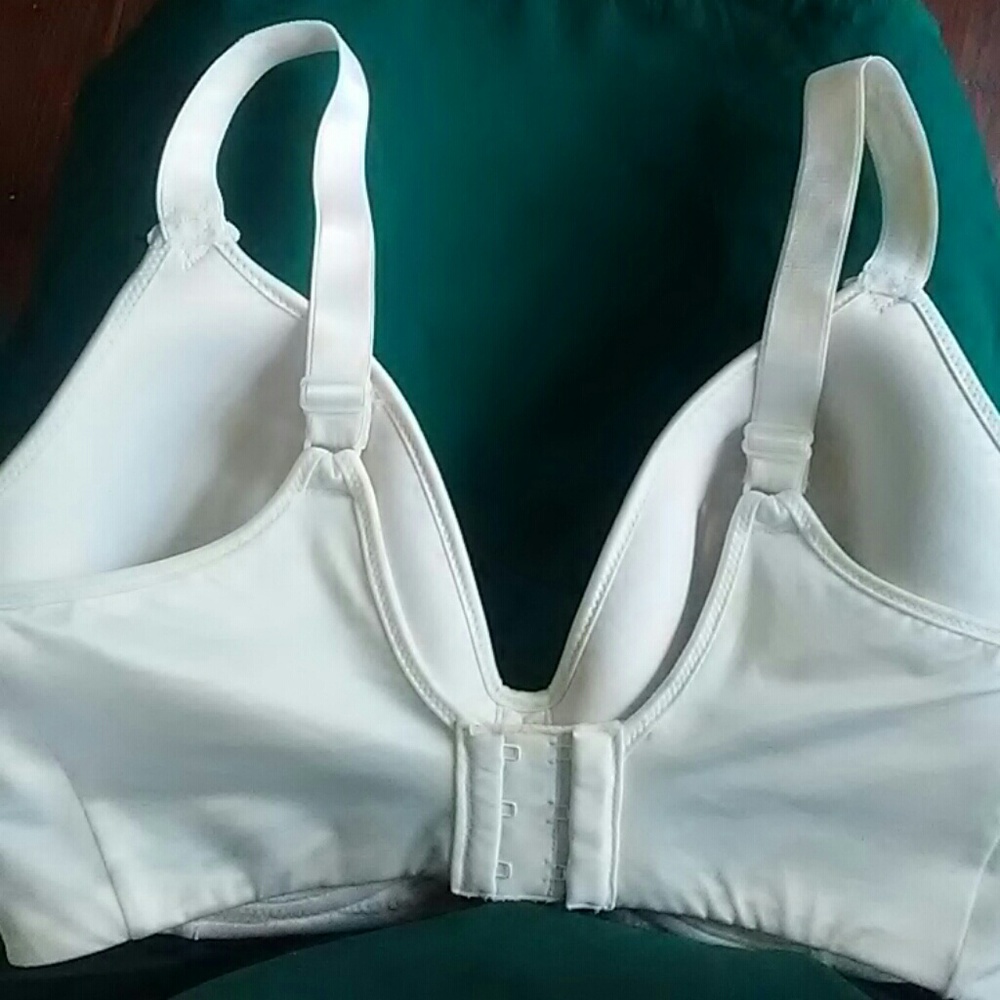Wide strap lightly lined gently used bra