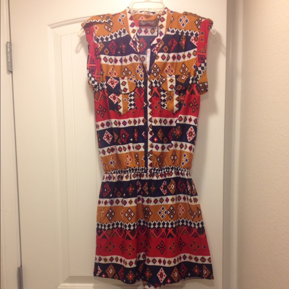 NWT summer romper w/great print pockets and mo