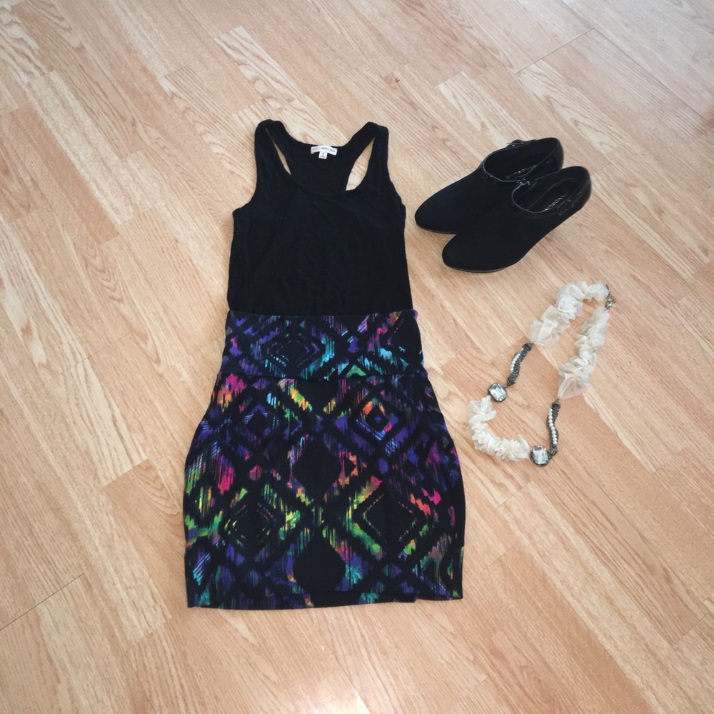 Black color pattern skirt