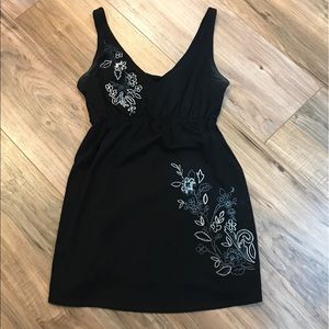 White House Black Market WHBM embroidered Tank