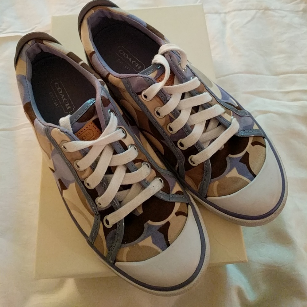 Coach Barrett in blue size 6