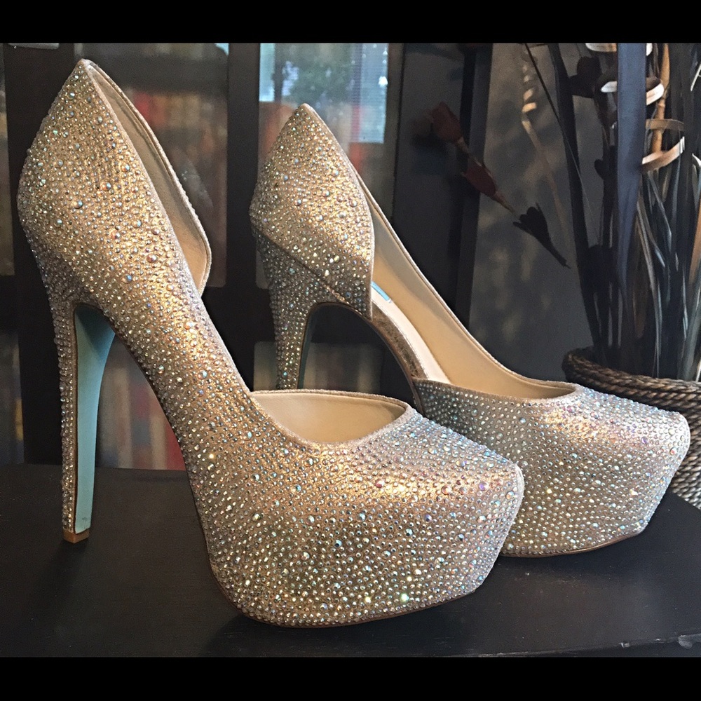 Betsey Johnson Star Platform Punps