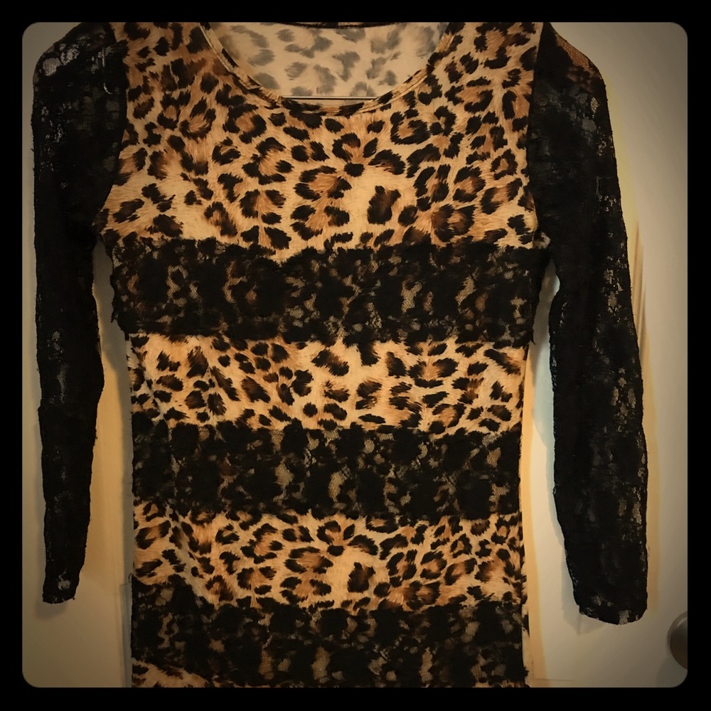 🐅 Long sleeve cheetah and lace print top 🐅