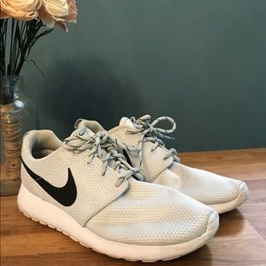 Nike Roshe Run • Size 7