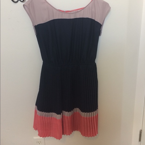 Spring dress - Picture 2 of 4