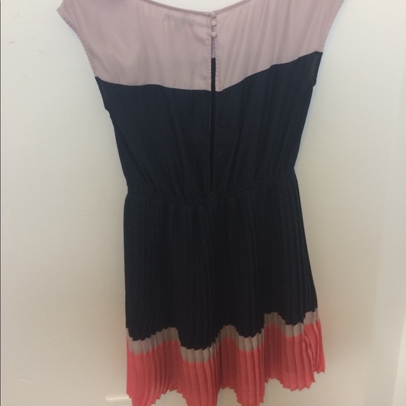 Spring dress - Picture 3 of 4