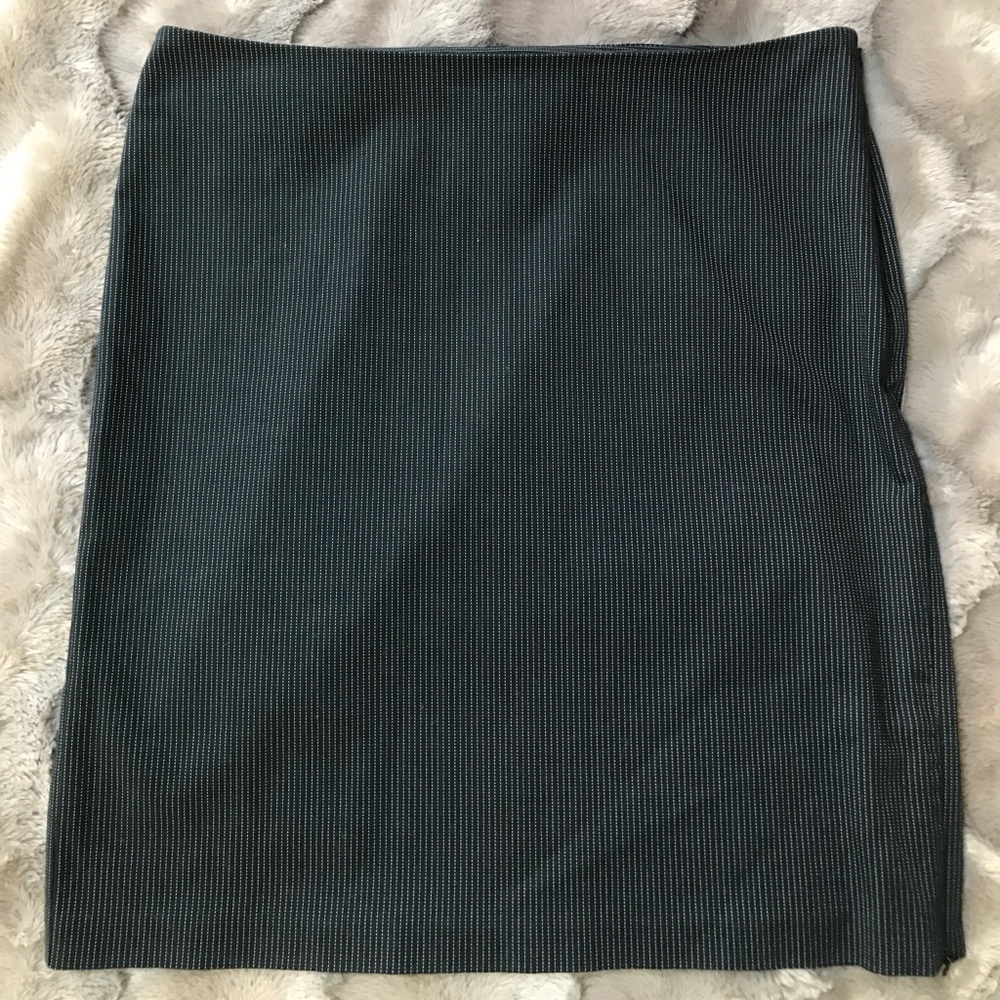 Sisley pinstripe black skirt top and bottom zipper