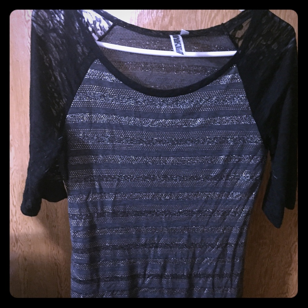 BKE 1/2 length sleeve shirt. Black.charcoal. Gold.