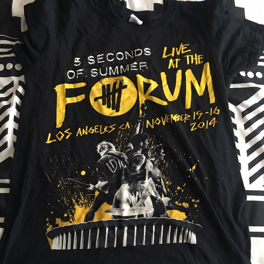 5SOS exclusive tour merch