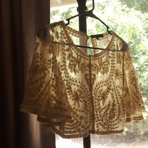 Sheer Lace 😍 lovely crop top w flowy sleeves