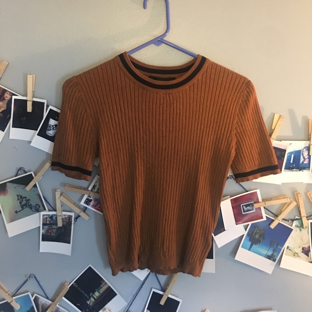F21 CAMEL CROPPED SWEATER