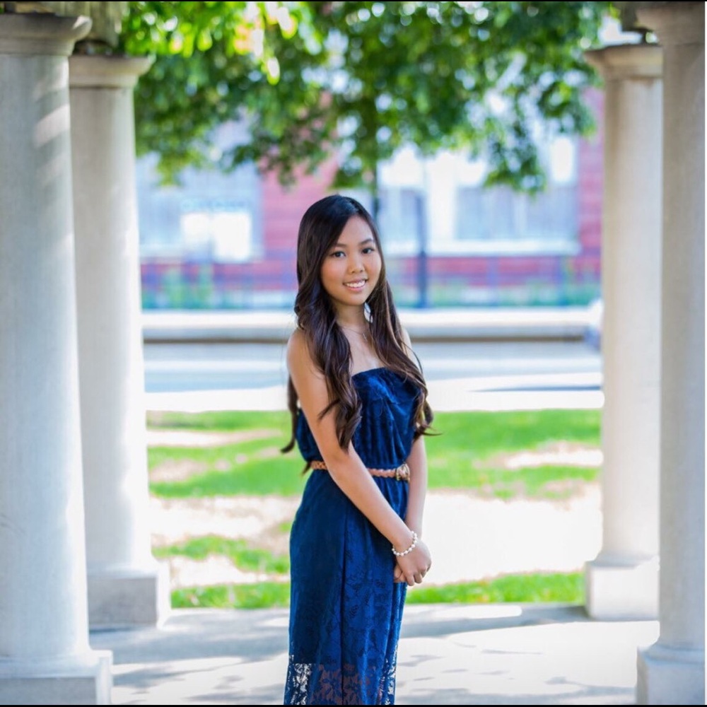 Meet your Posher, Anna, I'm a top rated seller!