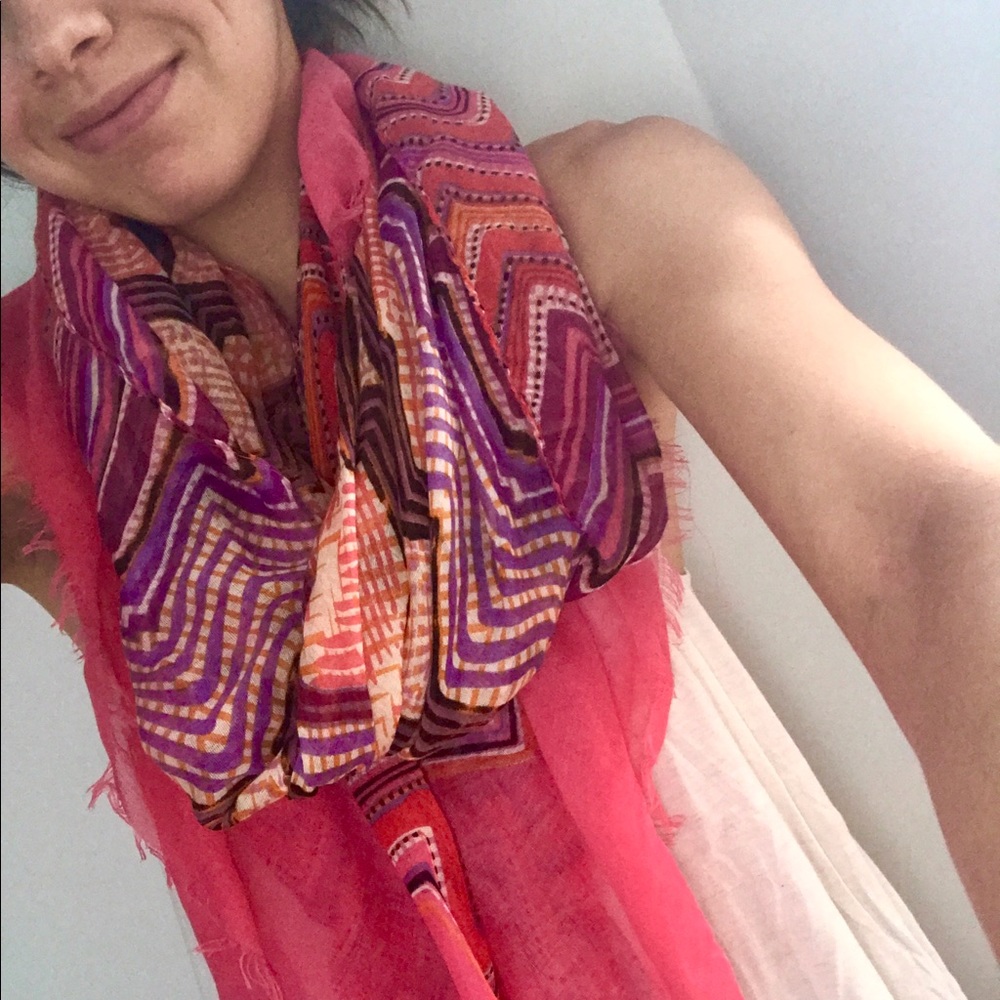 Colorful scarf with chevron print - Picture 3 of 4