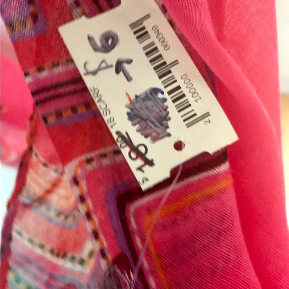 Colorful scarf with chevron print - Picture 4 of 4