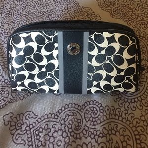 Coach makeup bag 💄