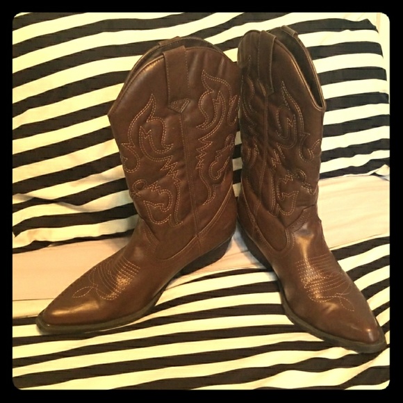 Beautiful Brown Cowboy Boots - Picture 1 of 1