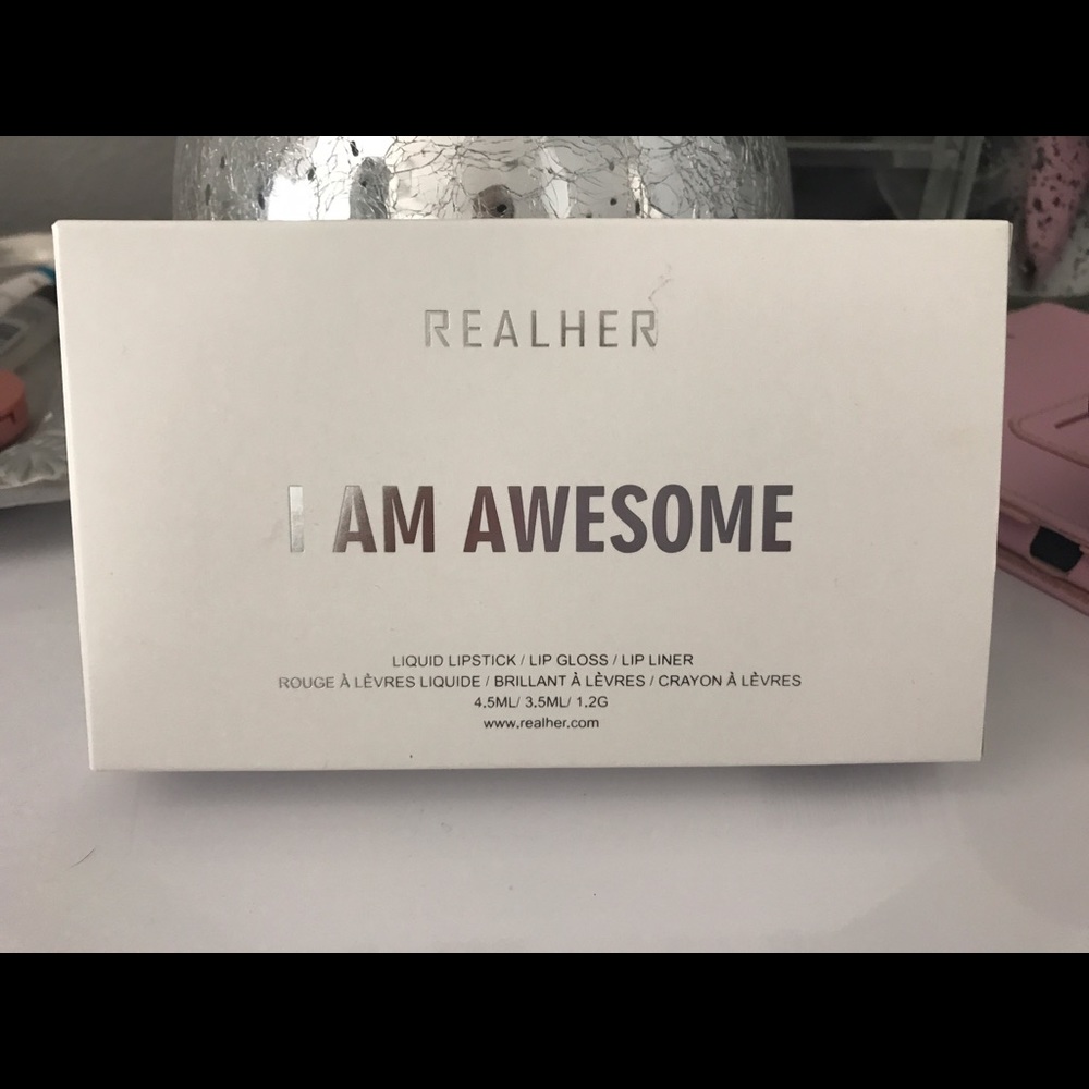 I am Awesome Lip kit in deep nude