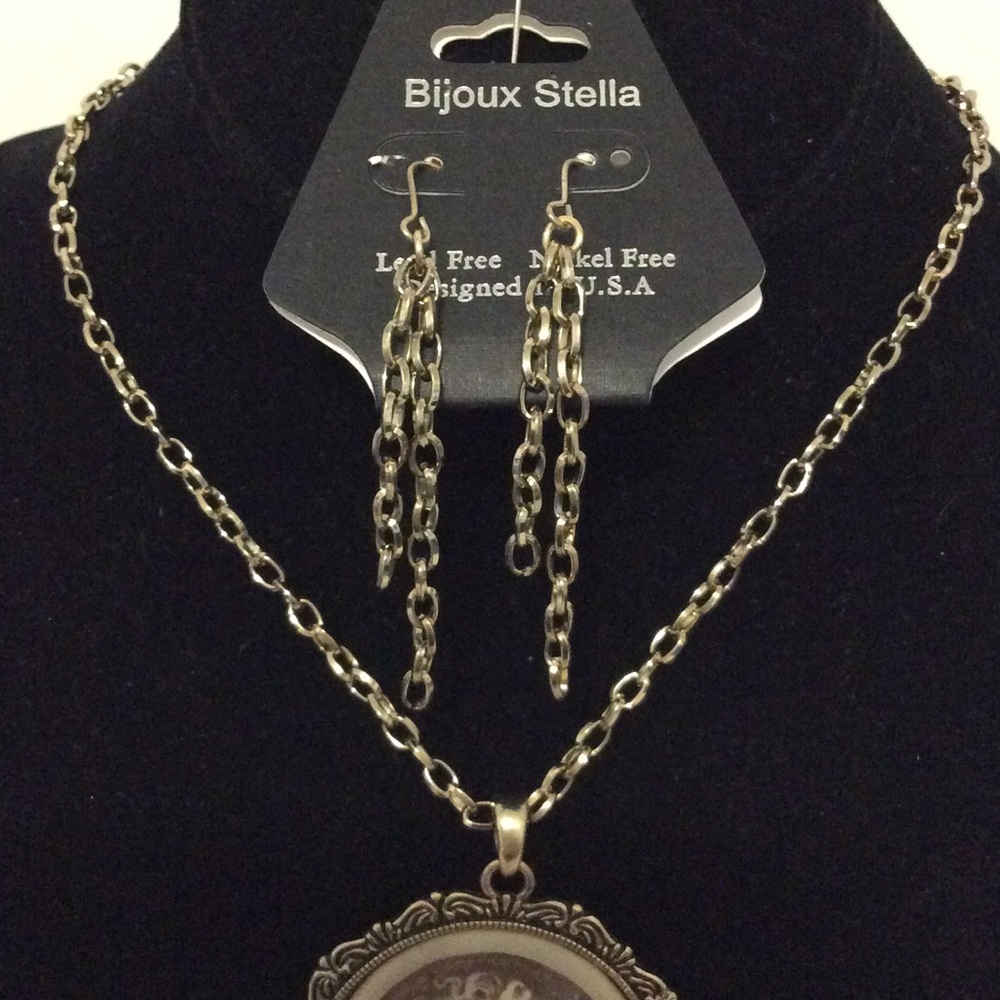 ๐Host Pickโญ๏ธ Vintage CAMEO Necklace & Earring Set - Picture 3 of 4