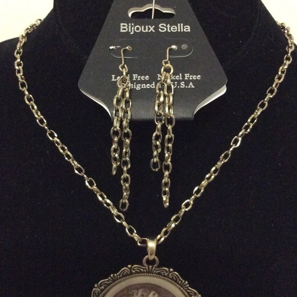 🌟Host Pick⭐️ Vintage CAMEO Necklace & Earring Set - Picture 3 of 4