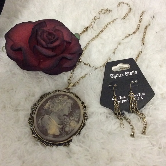 🌟Host Pick⭐️ Vintage CAMEO Necklace & Earring Set - Picture 4 of 4