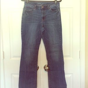 Comfy curvy jeans.