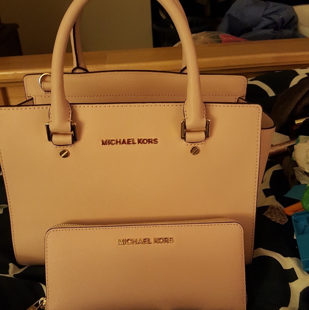 Michael Kors Pink Special Edition Pocketbook and W