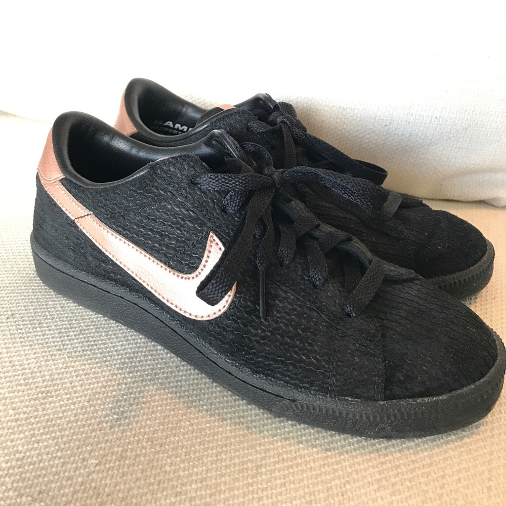 Nike Tennis Classic Shoes