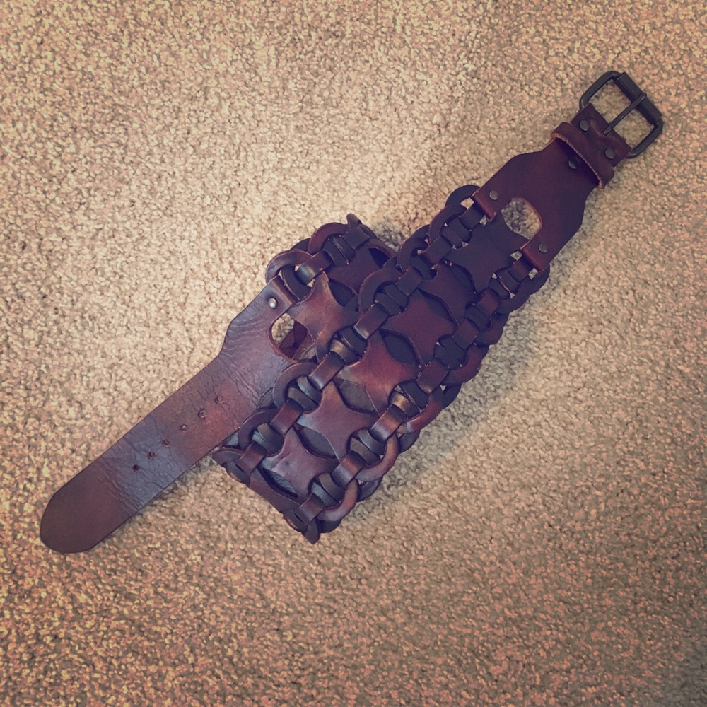 Genuine leather belt.