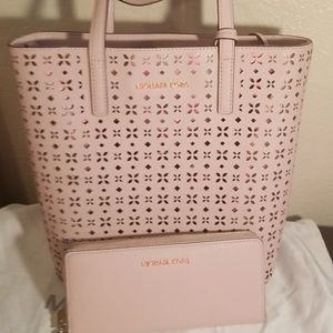 Pink Michael Kors Purse and wallet set!