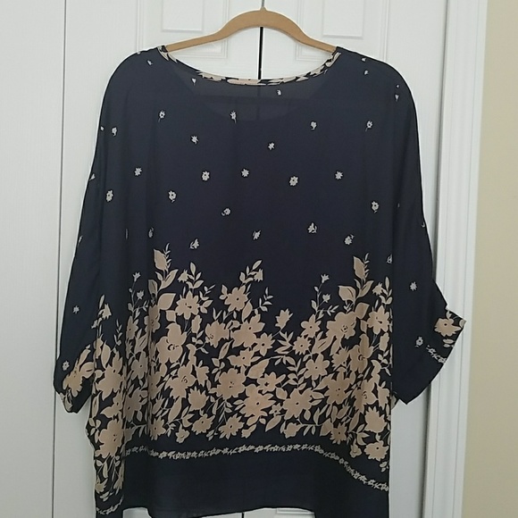 NWOT Blue print blouse - Picture 1 of 1