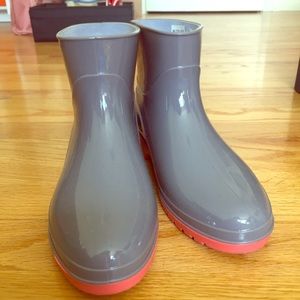 Cutest rain boots ☔️