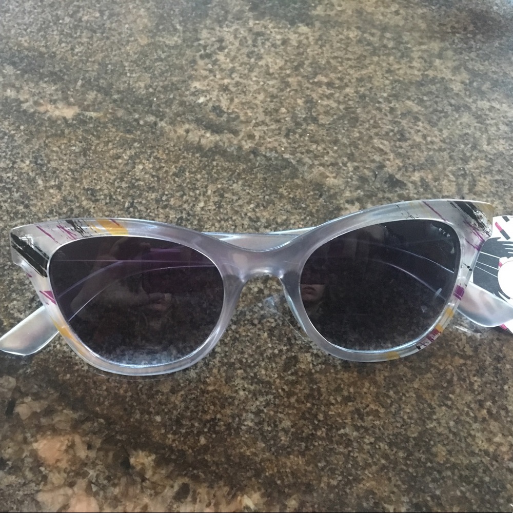 Cute cat eye sunglasses.