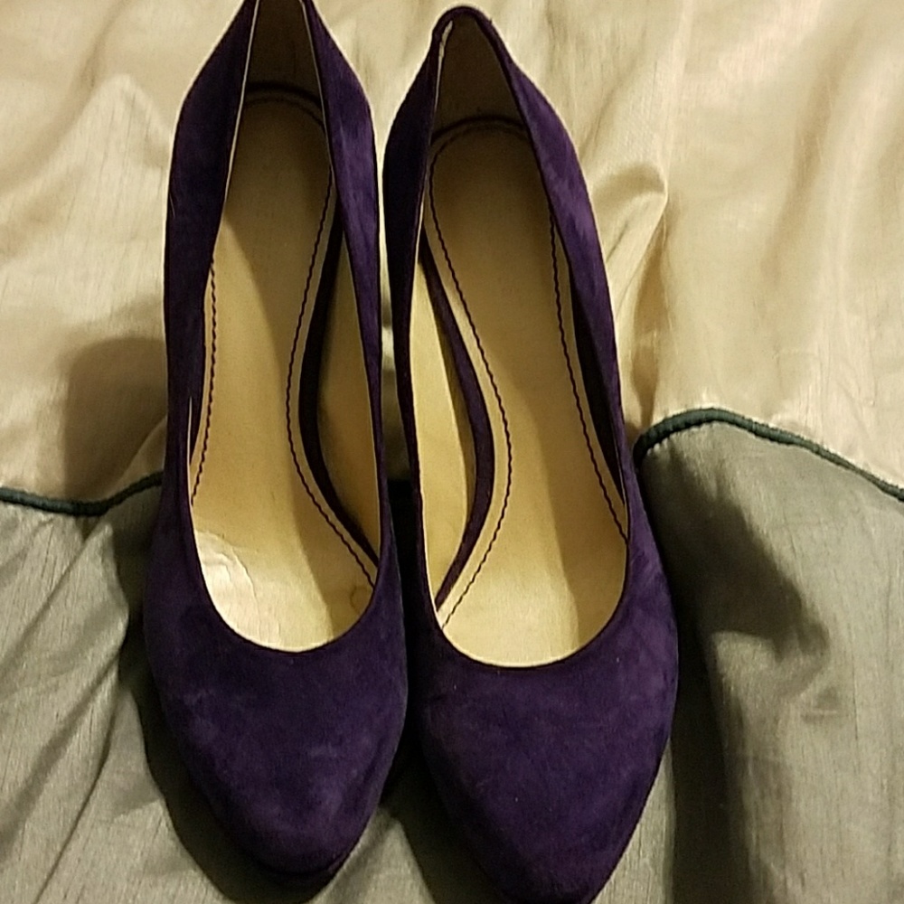 LAST CHANCE!  Brand new plush purple heels