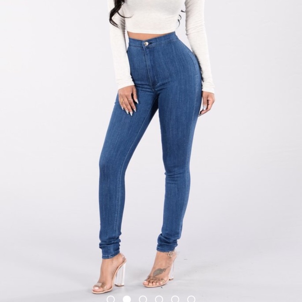 Super High Waisted Dark Wash Jeans 👖