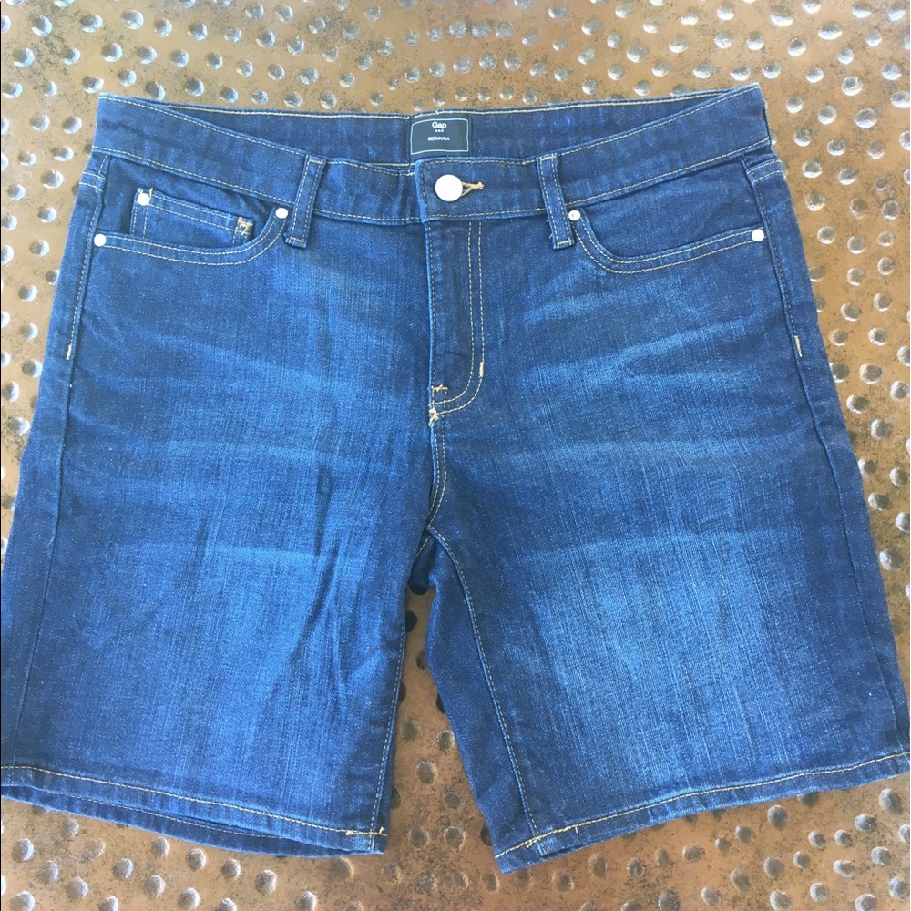 Gap Bermuda size 8 shorts