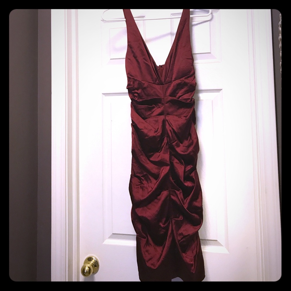 Gorgeous red cocktail dress !