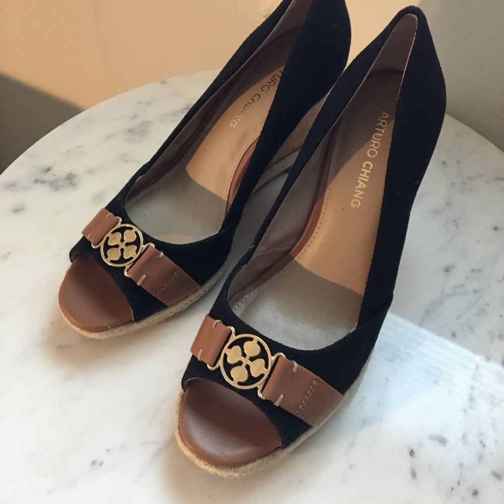 Arturo Chiang Wedges Size 8