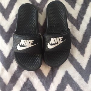 🌟🇺🇸SALE🇺🇸🌟NIKE Black Slides