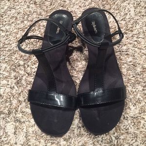 Black Wedges