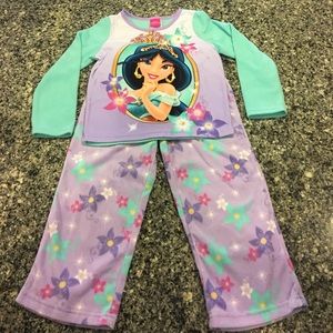 Girls Jasmine fleece two piece pajama set, 6