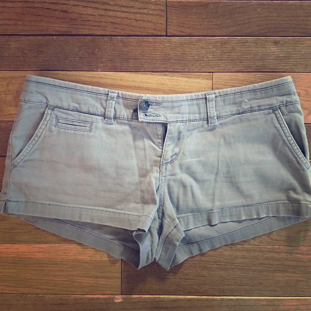 American Eagle Outfitters // low-rise shorts