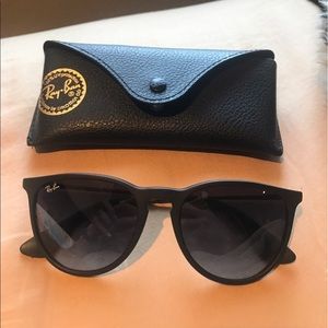 Black Ray Ban Erika style