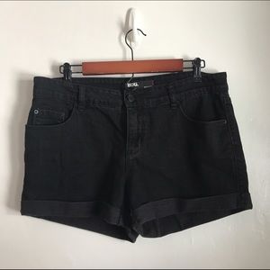 Comfy cuffed denim shorts