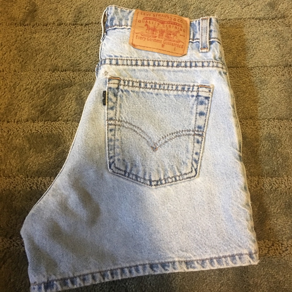 Denim High waisted Levi shorts.