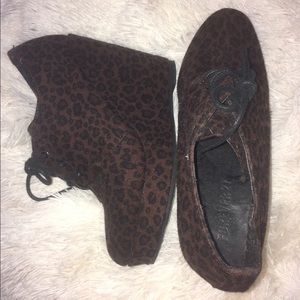 Closed lace up booties